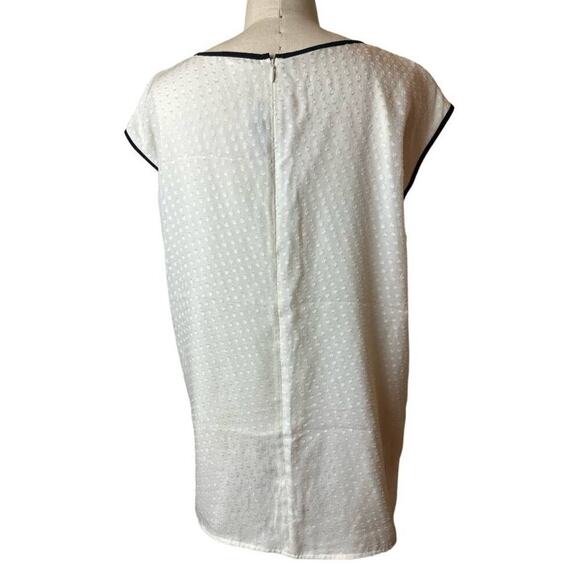 St. John Ivory Black Trim Swiss Dot 100% Silk Sleeveless Blouse Top Women's Sz L - Picture 3 of 6